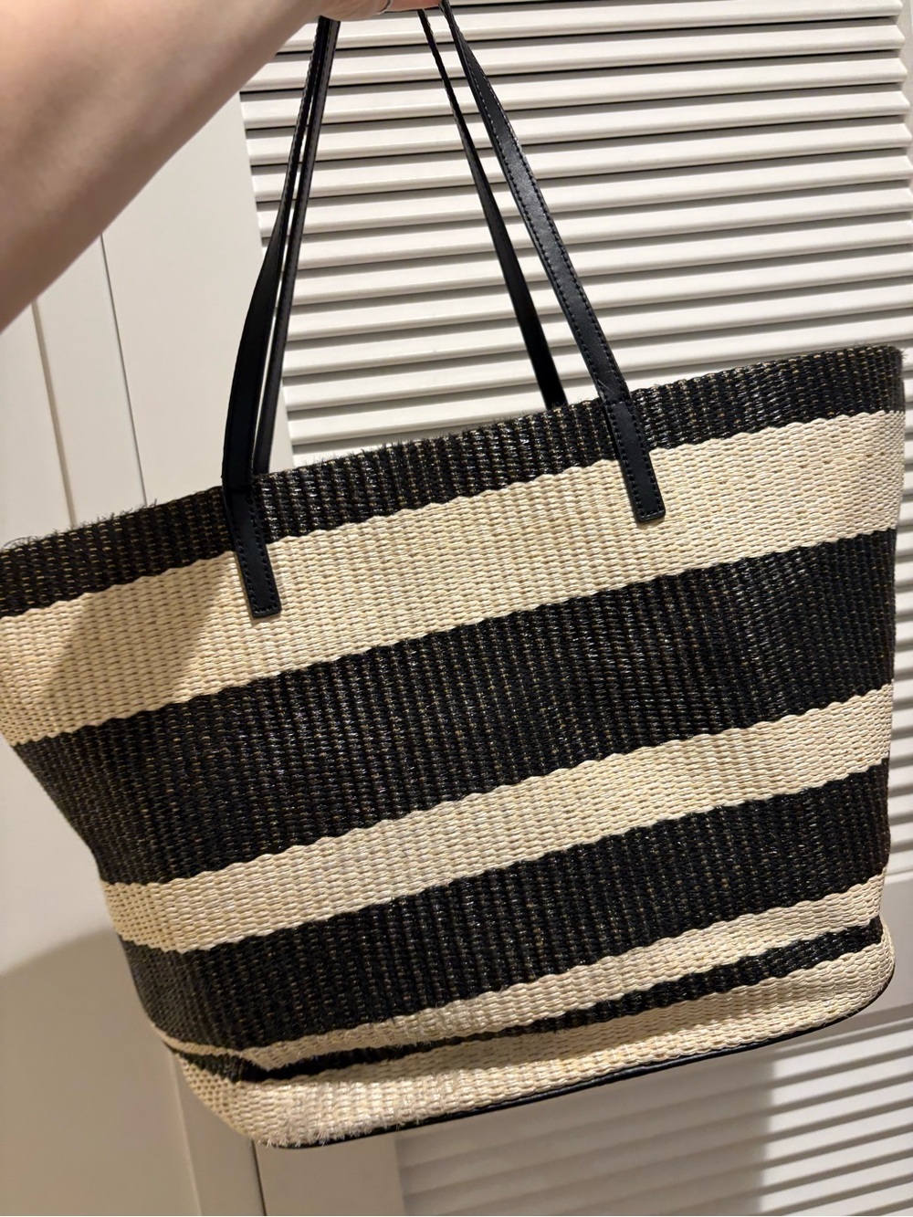 Large Kate Spade Black and Cream Striped Woven Shoulder Tote - Picture 2 of 8